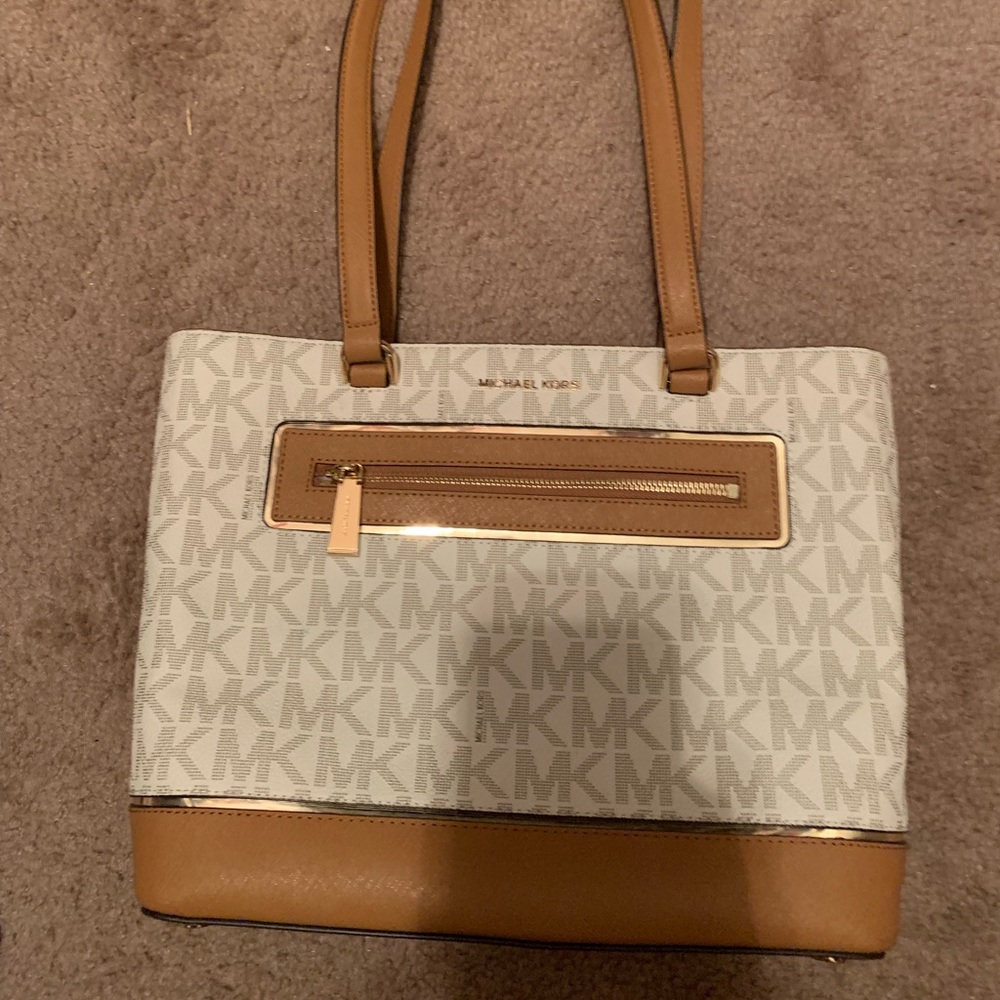 Brand New Micheal Khors purse